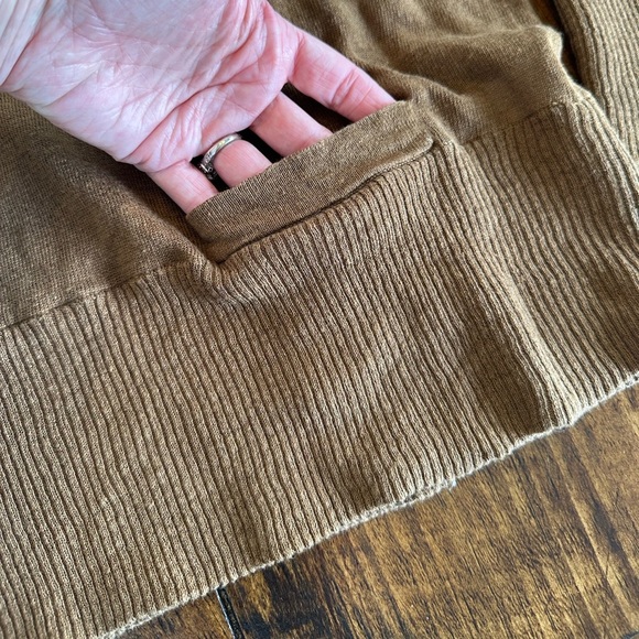 J. Crew | 100% Linen Y2K Scoop Neck Long Line Lightweight Sweater with Pockets - Picture 2 of 5